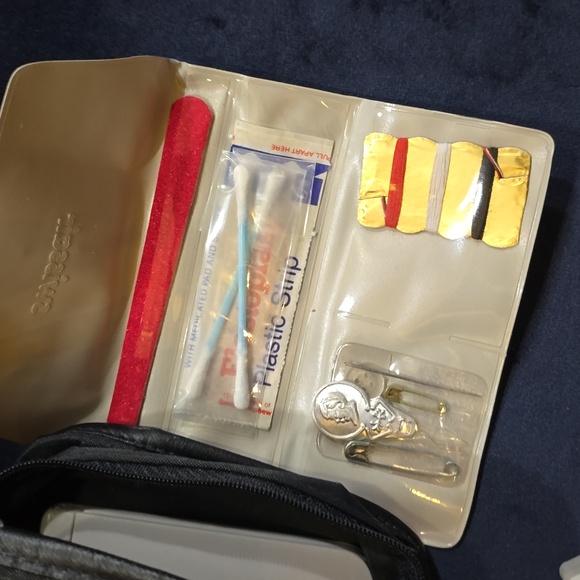 Swissair "Business Class" Travel Kit - Picture 6 of 7